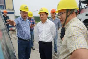 城墟市团向导王建民赴项目工地现场开展“三服务”事情