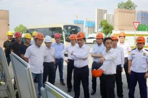 市委常委、、、常务副市长杨六顺一行调研公司垄上花苑项目施工清静情形