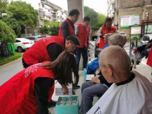 党建共建进社区 重阳慰问暖人心